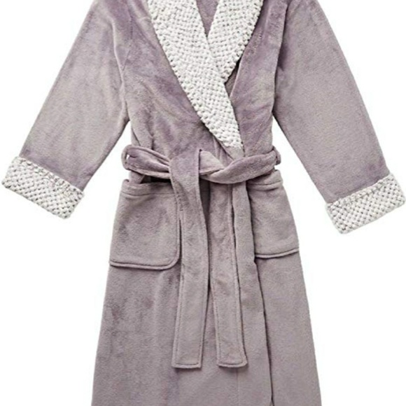 Robe - Picture 8 of 8